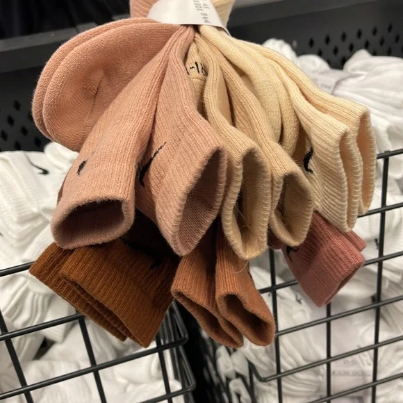 NIKE 
Training Crew Socks Size L (6 Pairs)
Nike Everyday Cushioned
NWT - Picture 7 of 16